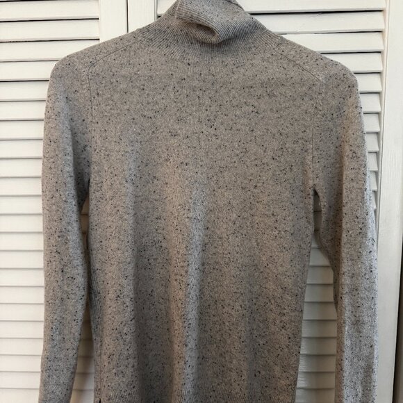 100% Cashmere turtleneck sweater from Ann Taylor - XS - Picture 1 of 5
